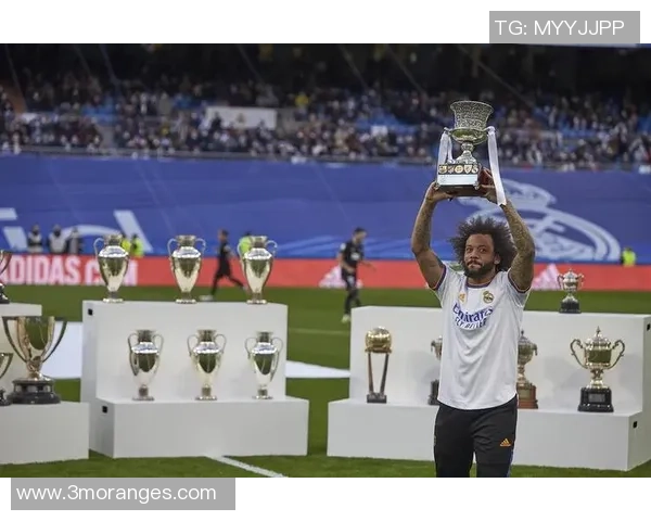 世界杯后回归赛场的球星们重返绿茵，展现全新风采与挑战