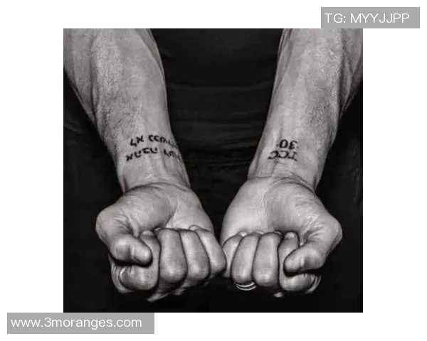 足球球星展现力量与荣耀胳膊纹身背后的故事与激情